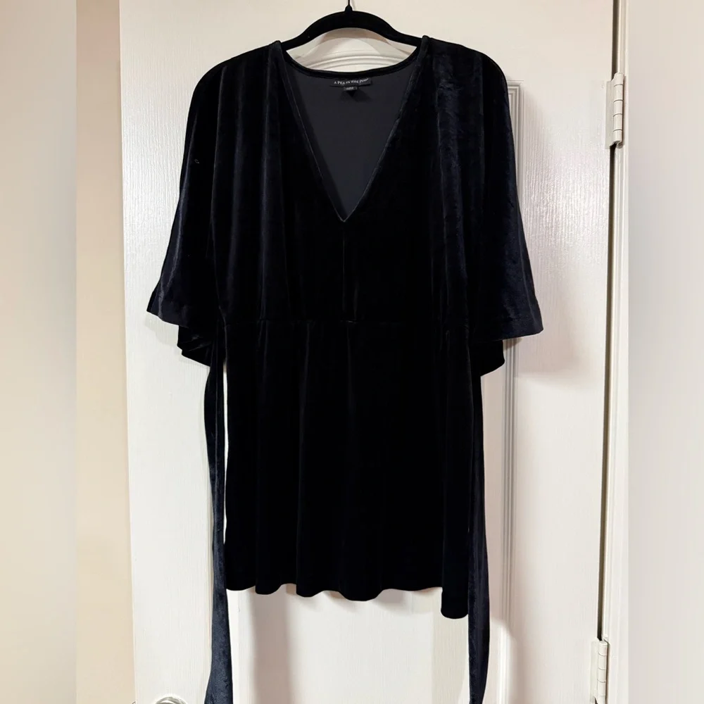 A Pea in the Pod Black Velvet Maternity Top Size M